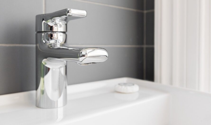 Choisir entre une douche à l’italienne et une baignoire pour rénover sa salle de bain