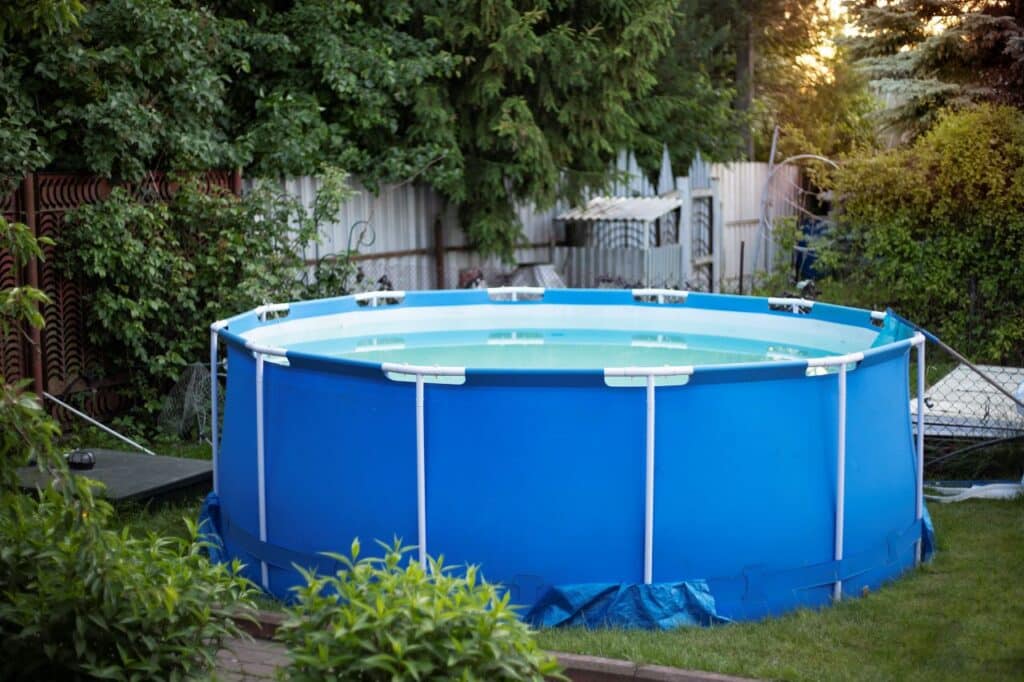 une piscine hors-sol