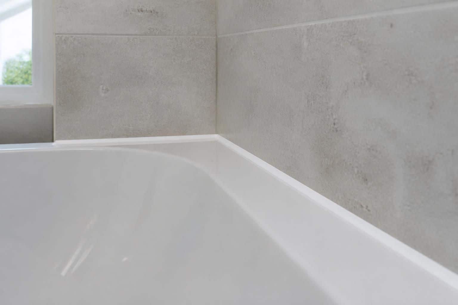 d&eacute;couvrez comment refaire un joint en silicone de baignoire proprement gr&acirc;ce &agrave; notre guide &eacute;tape par &eacute;tape, pour une salle de bain &eacute;tanche et esth&eacute;tique.
